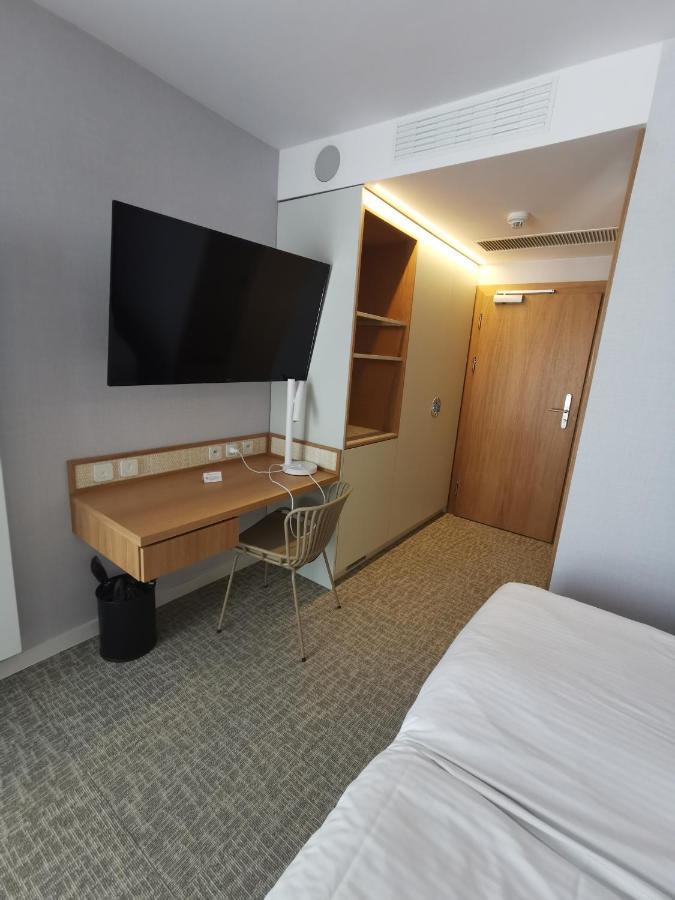 Zhong Hua Hotel 3*